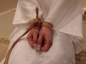 諸手上げ縛り
