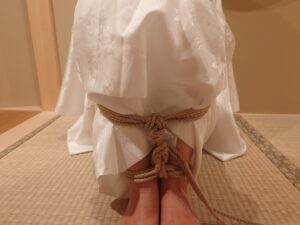寝狸縛り