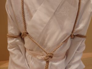古典縛り(乳掛縄)