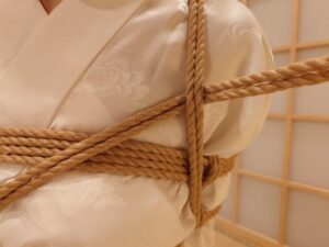 後手縛り