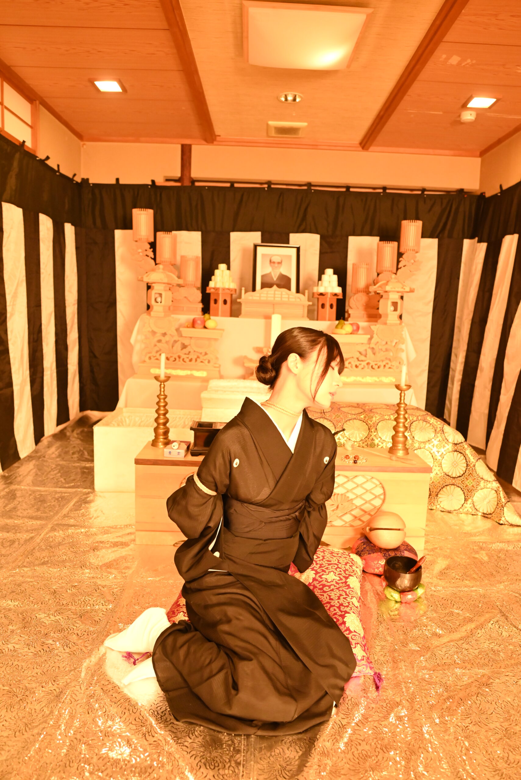 喪服緊縛