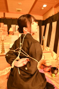 緊縛喪服