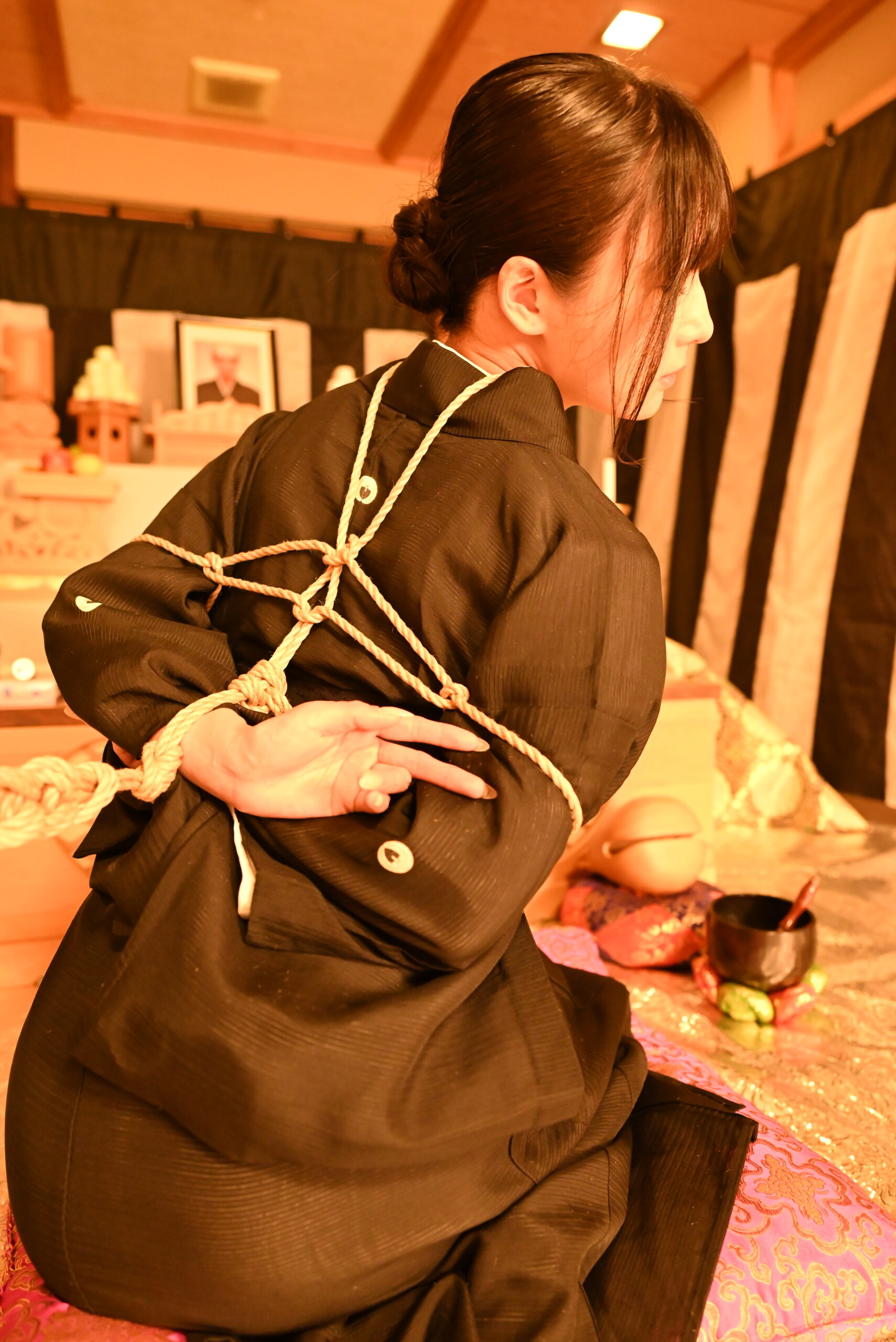 緊縛喪服