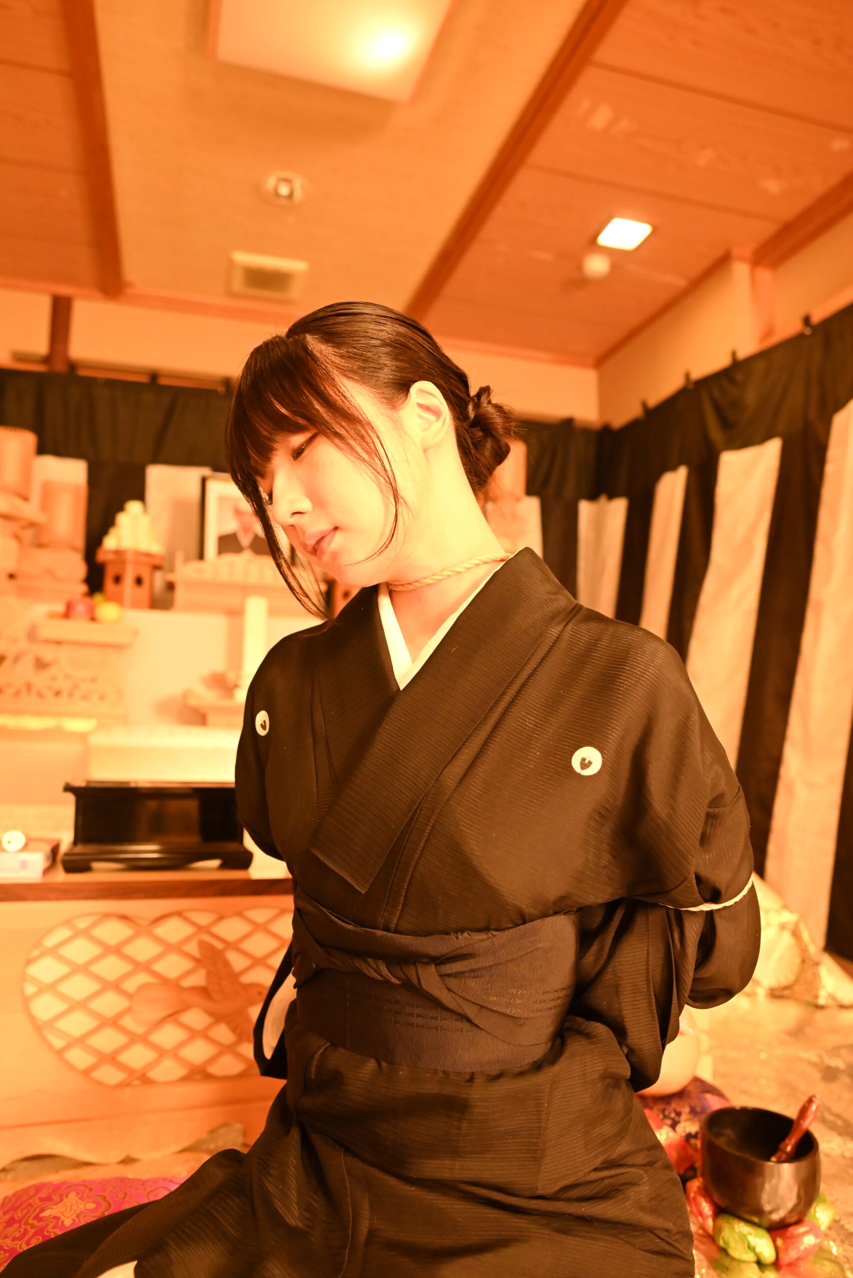 緊縛喪服