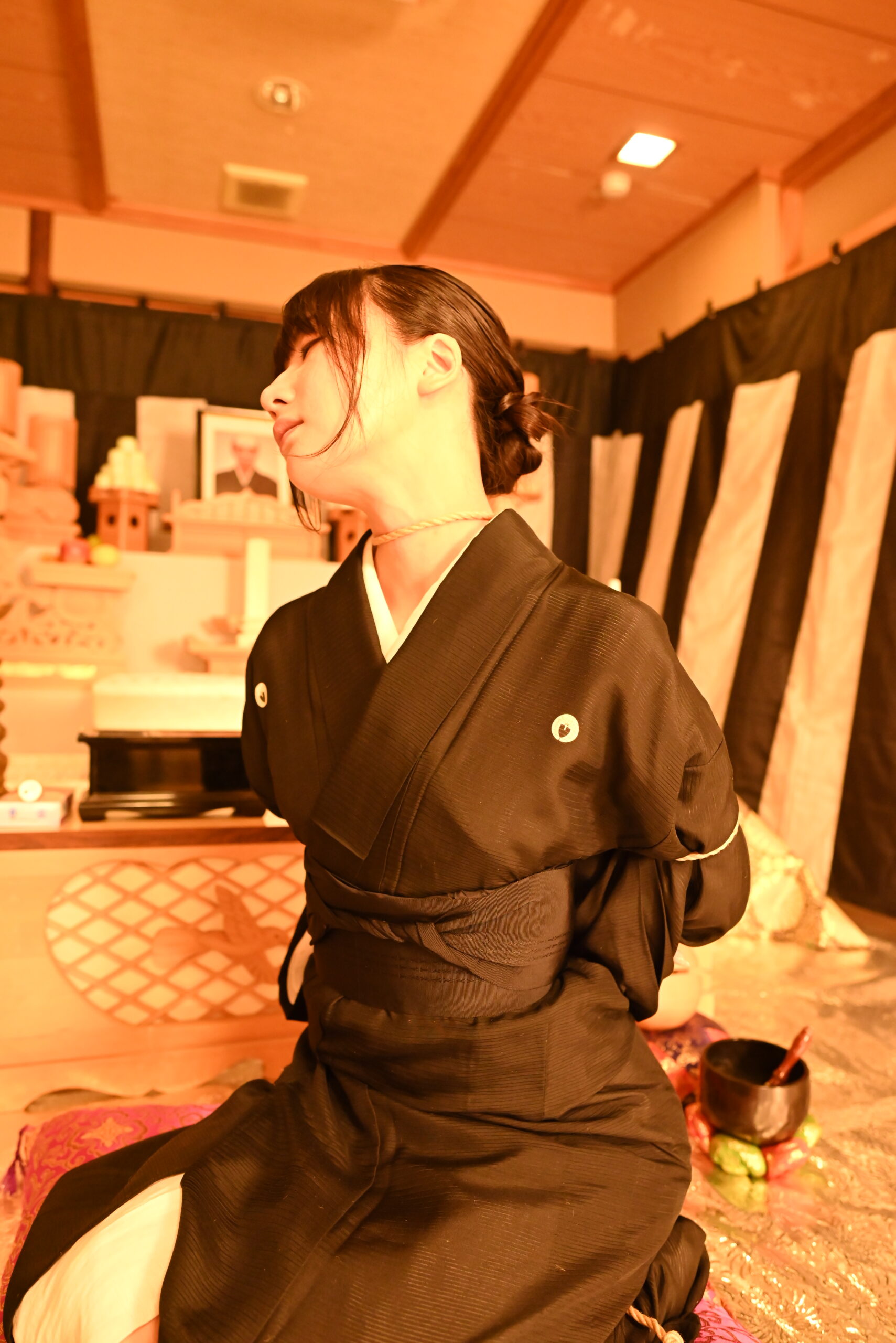 緊縛喪服