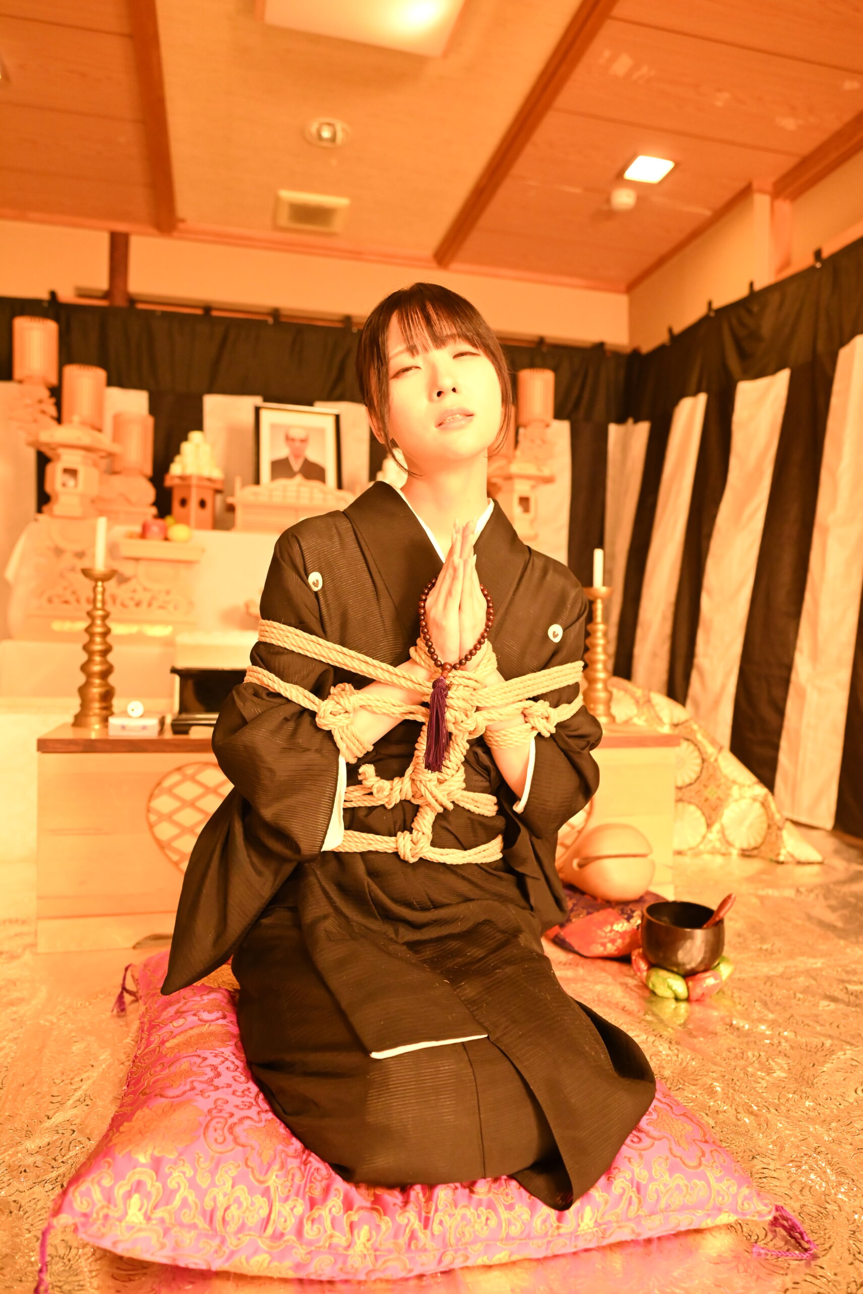 緊縛未亡人