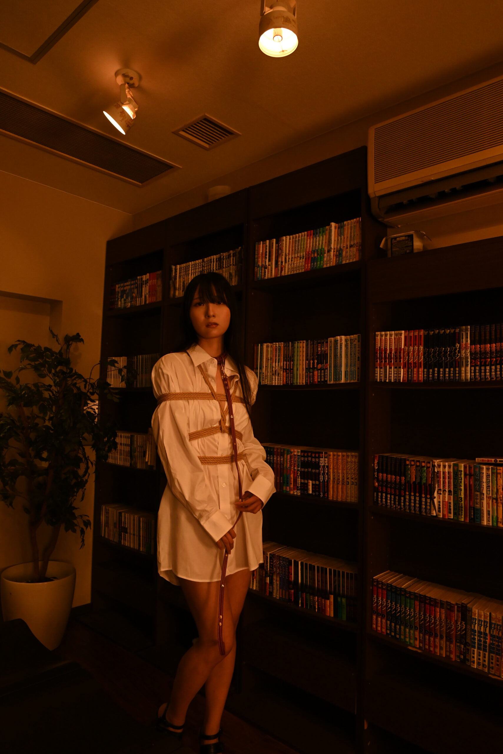 露出緊縛
