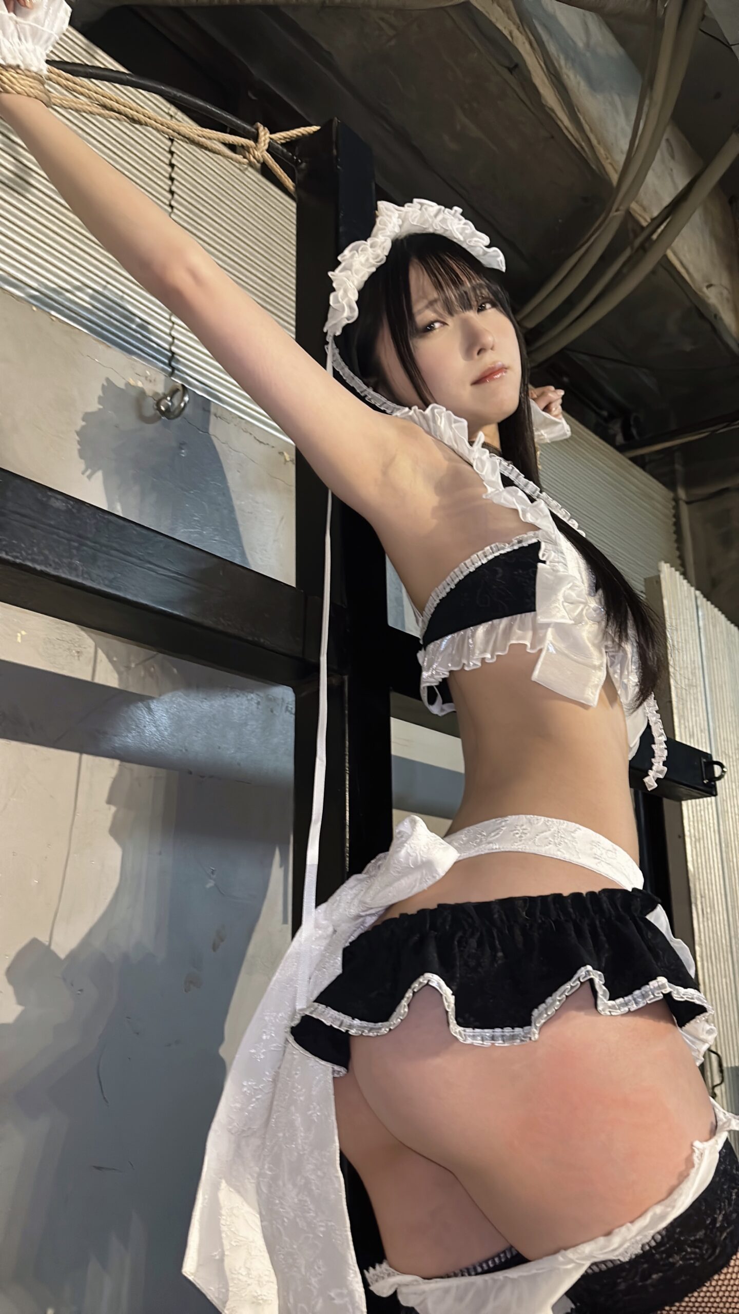 メイドお仕置き・磔緊縛