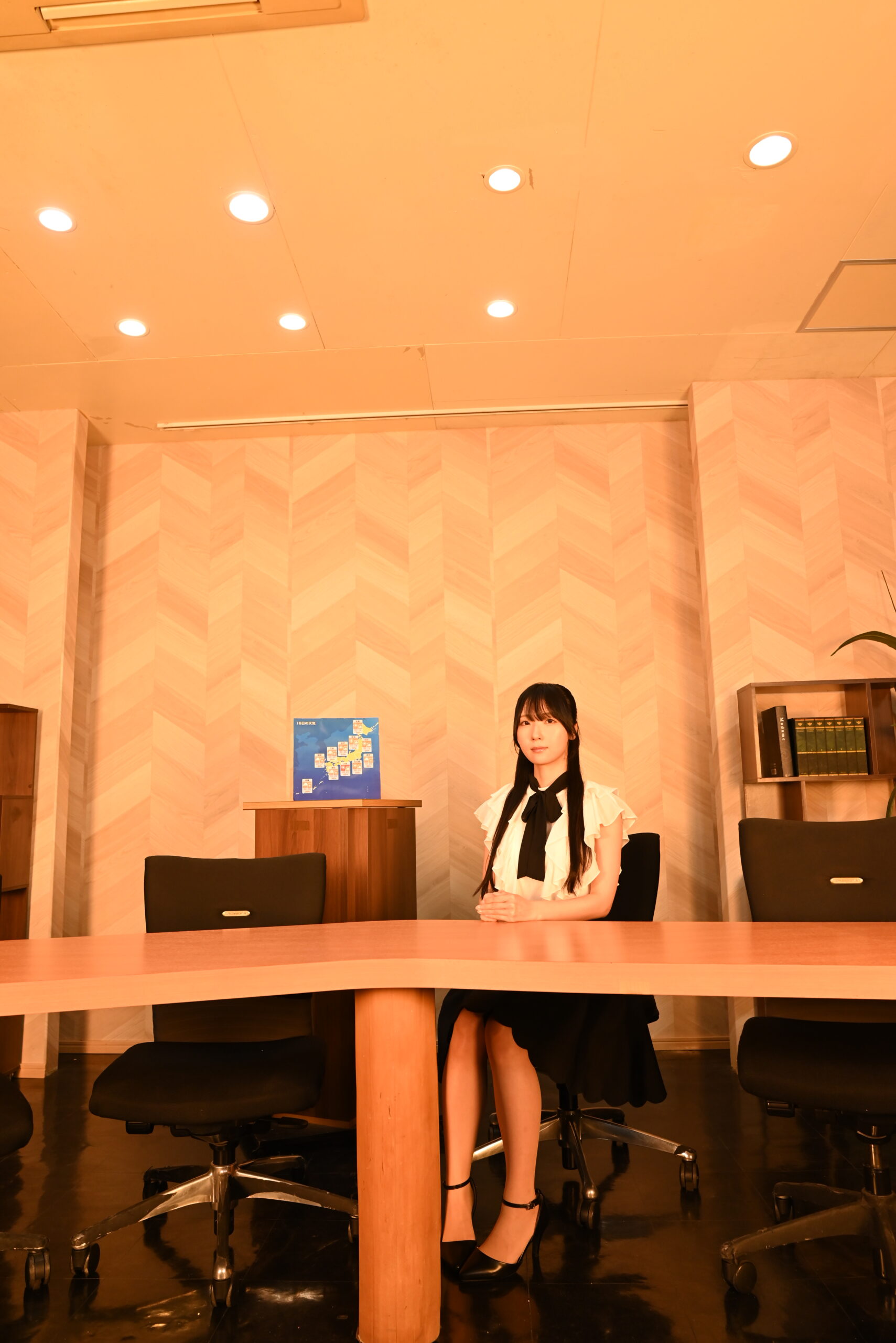 お天気お姉いさん緊縛