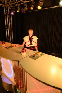 お天気おねいさん亀甲緊縛