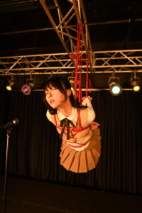 アイドル緊縛