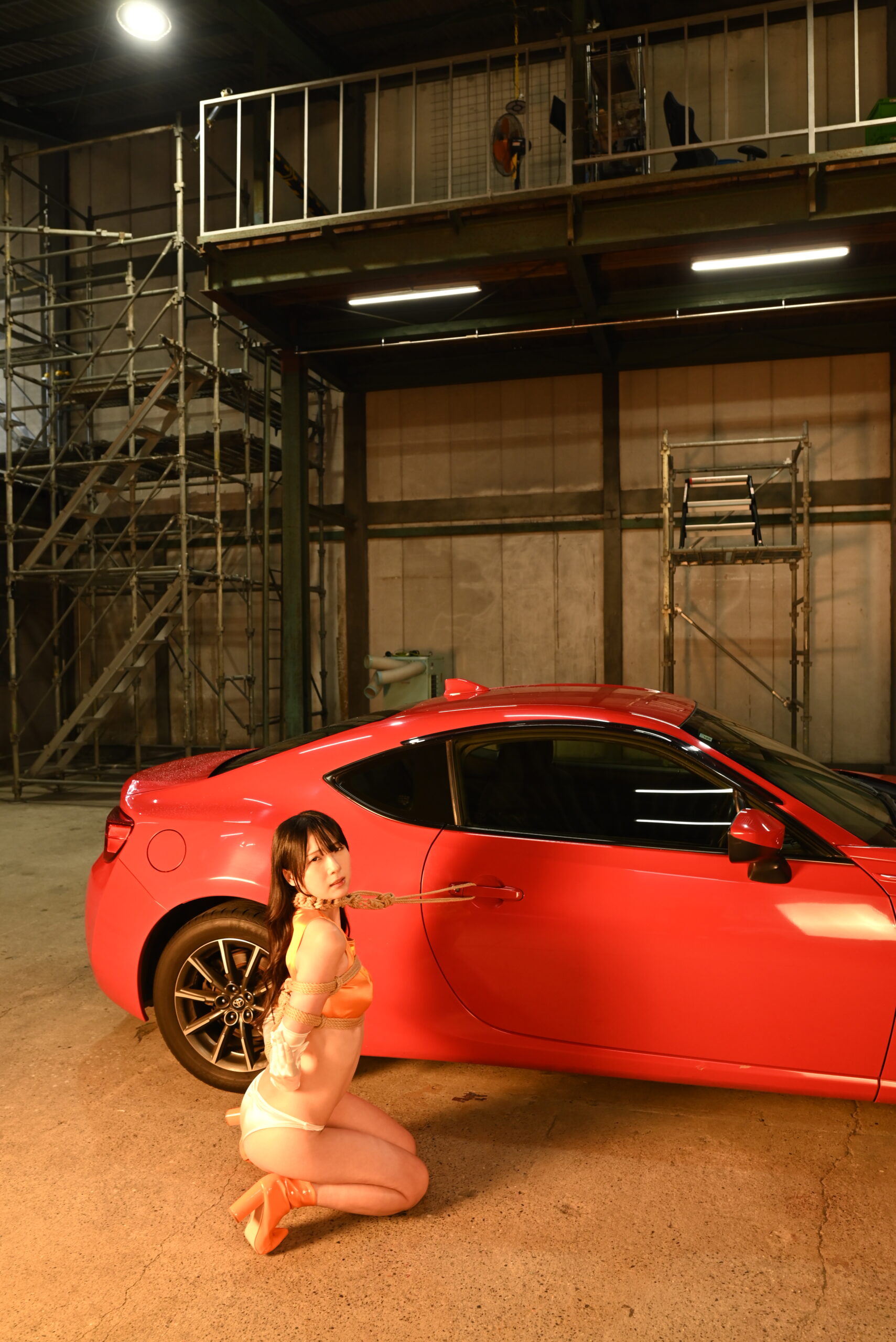 レースクィーン緊縛