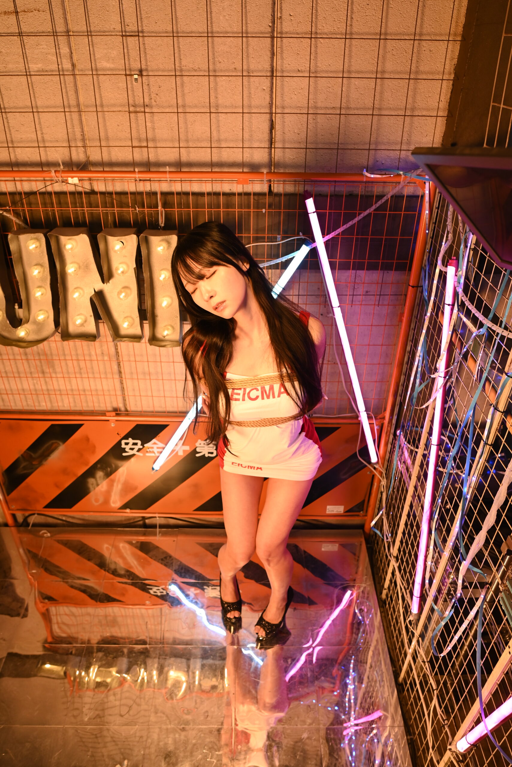 レースクィーン緊縛