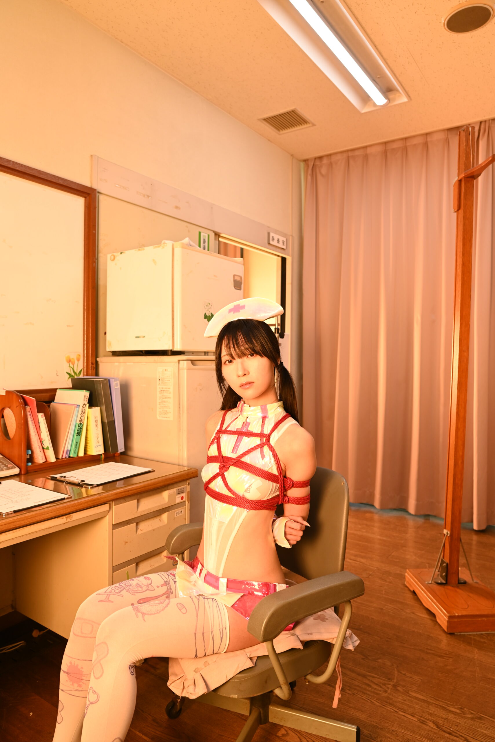 コスプレヤー緊縛