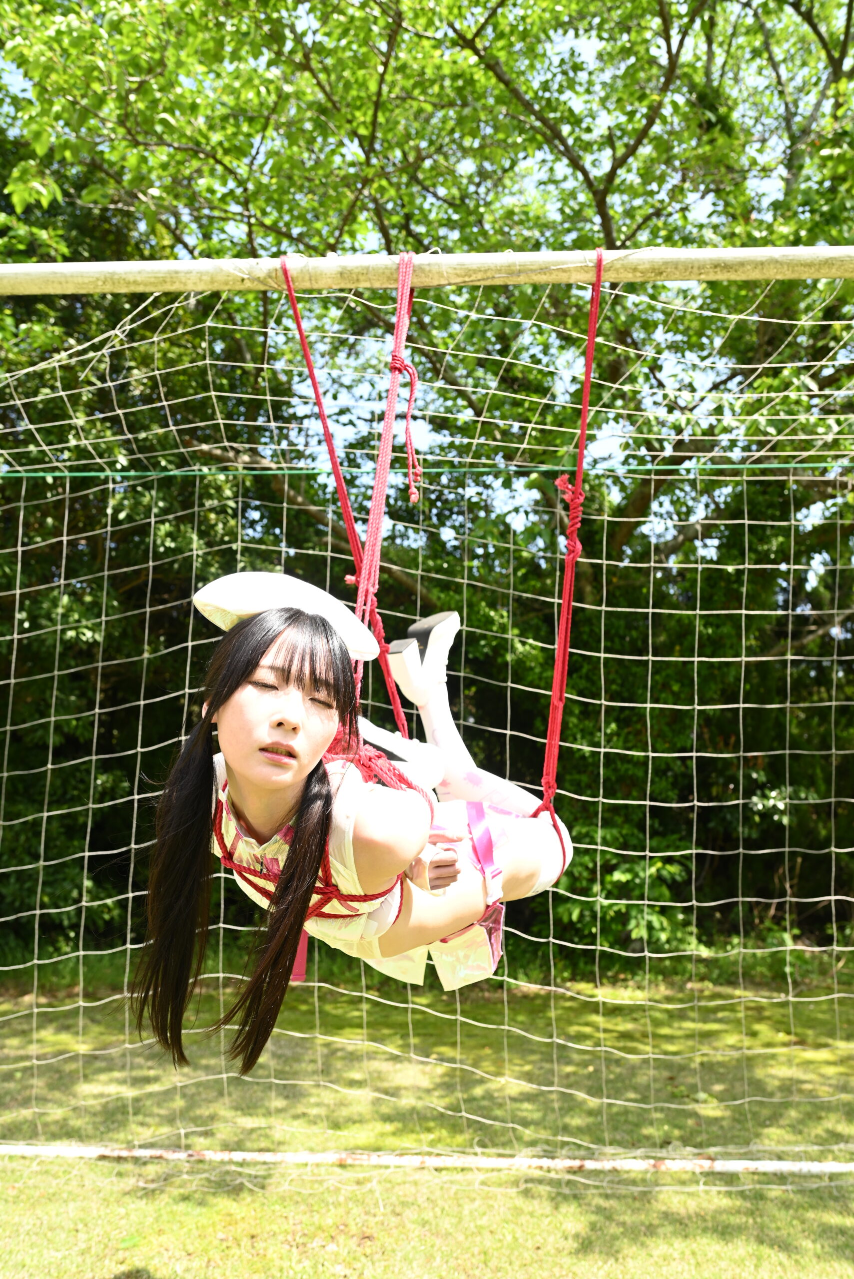 コスプレヤー緊縛