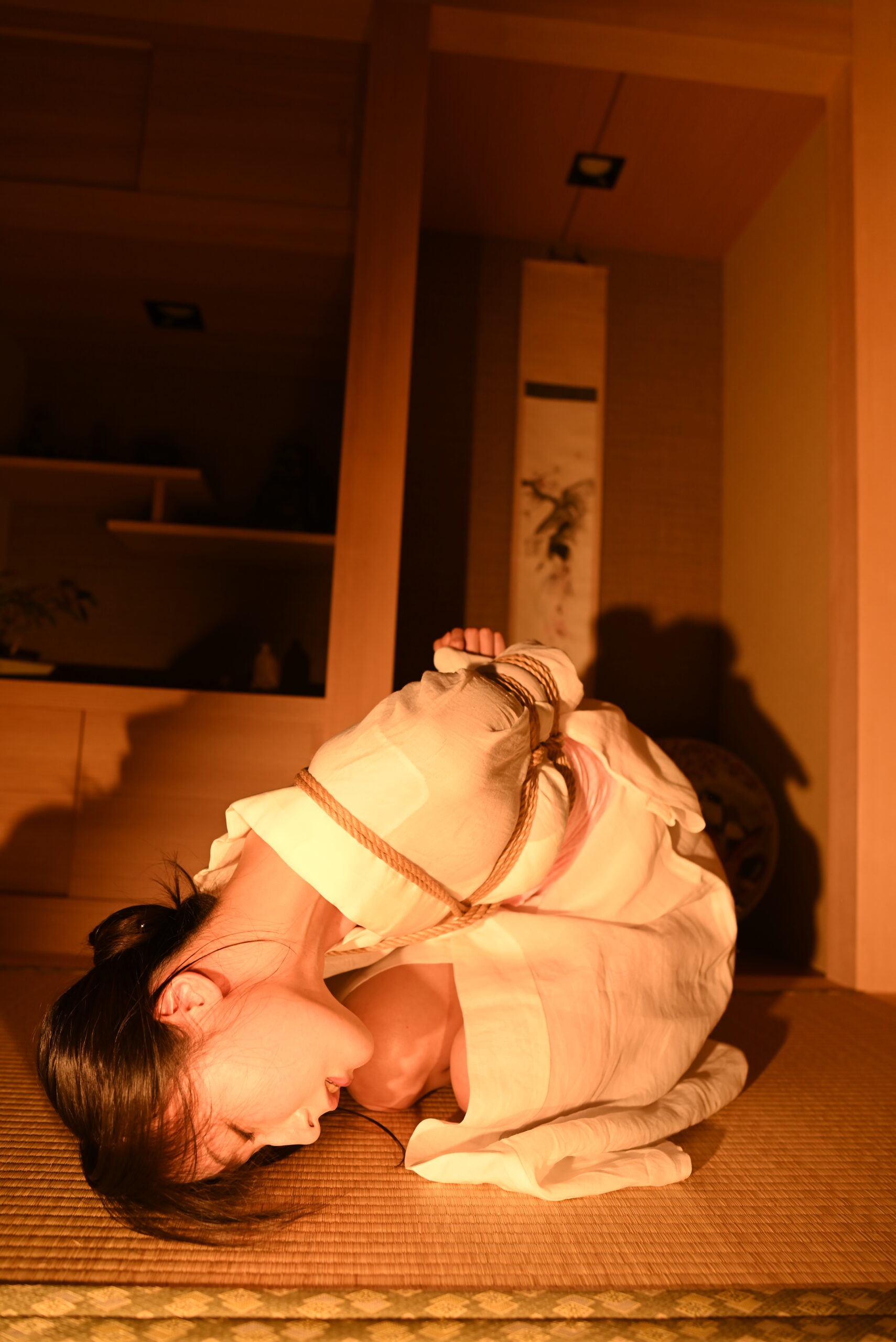 緊縛モデルエロ本