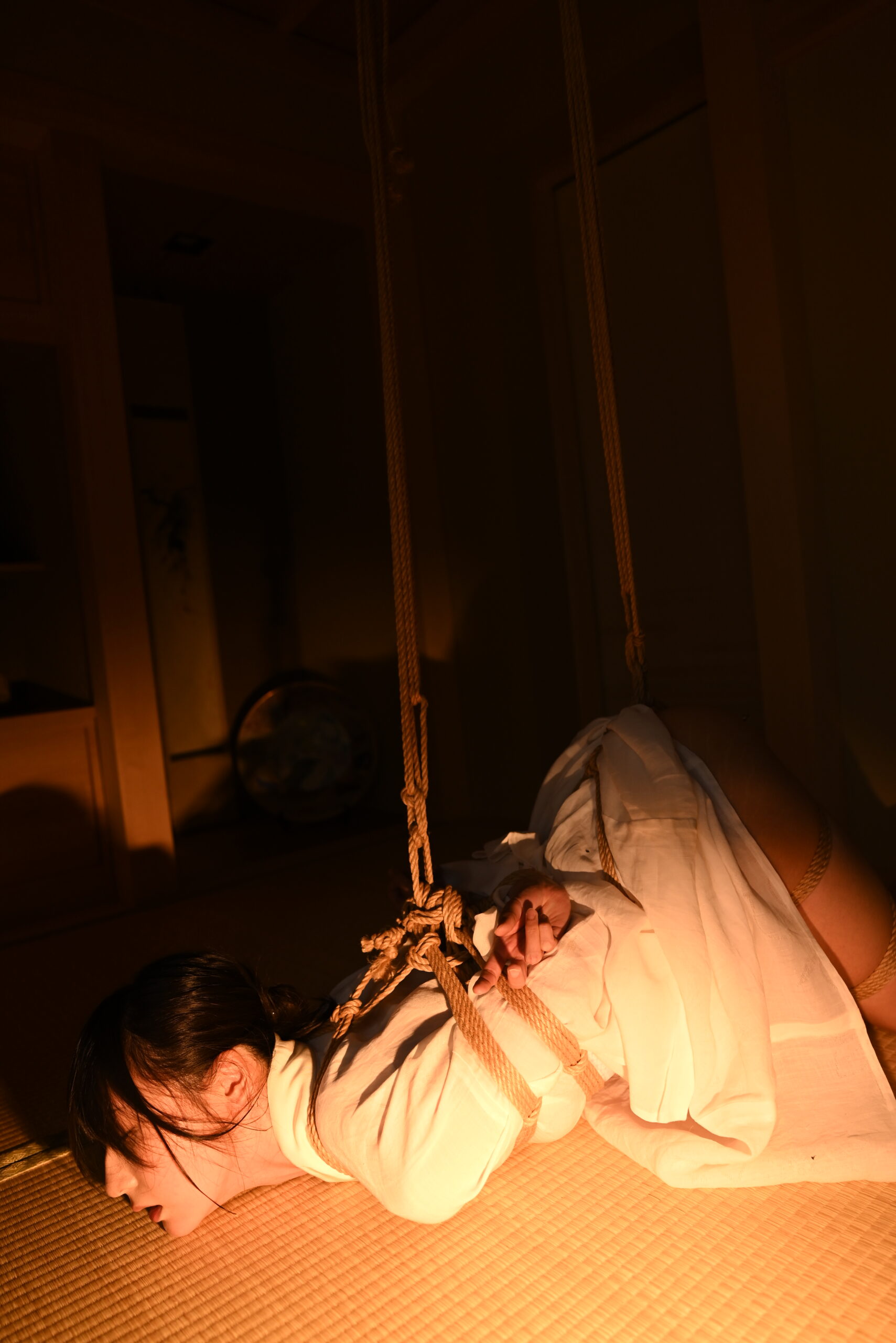 緊縛モデル