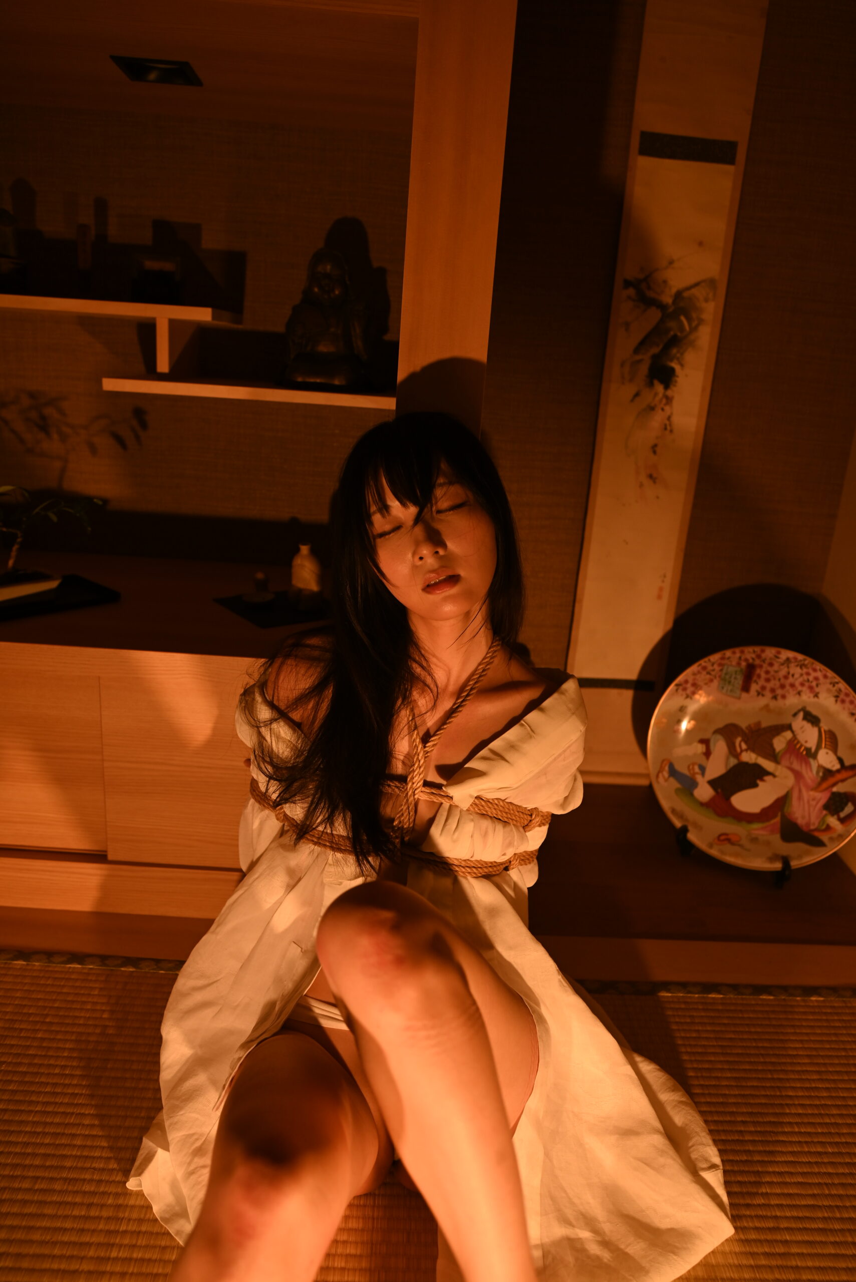緊縛モデルエロ本