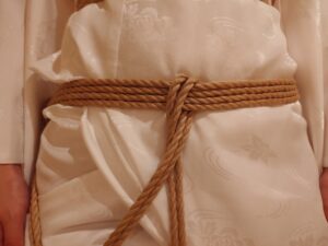 股縄